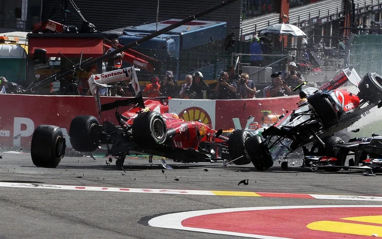 Формула 1 прямой эфир. F1 Ferrari crash. Formula f1.