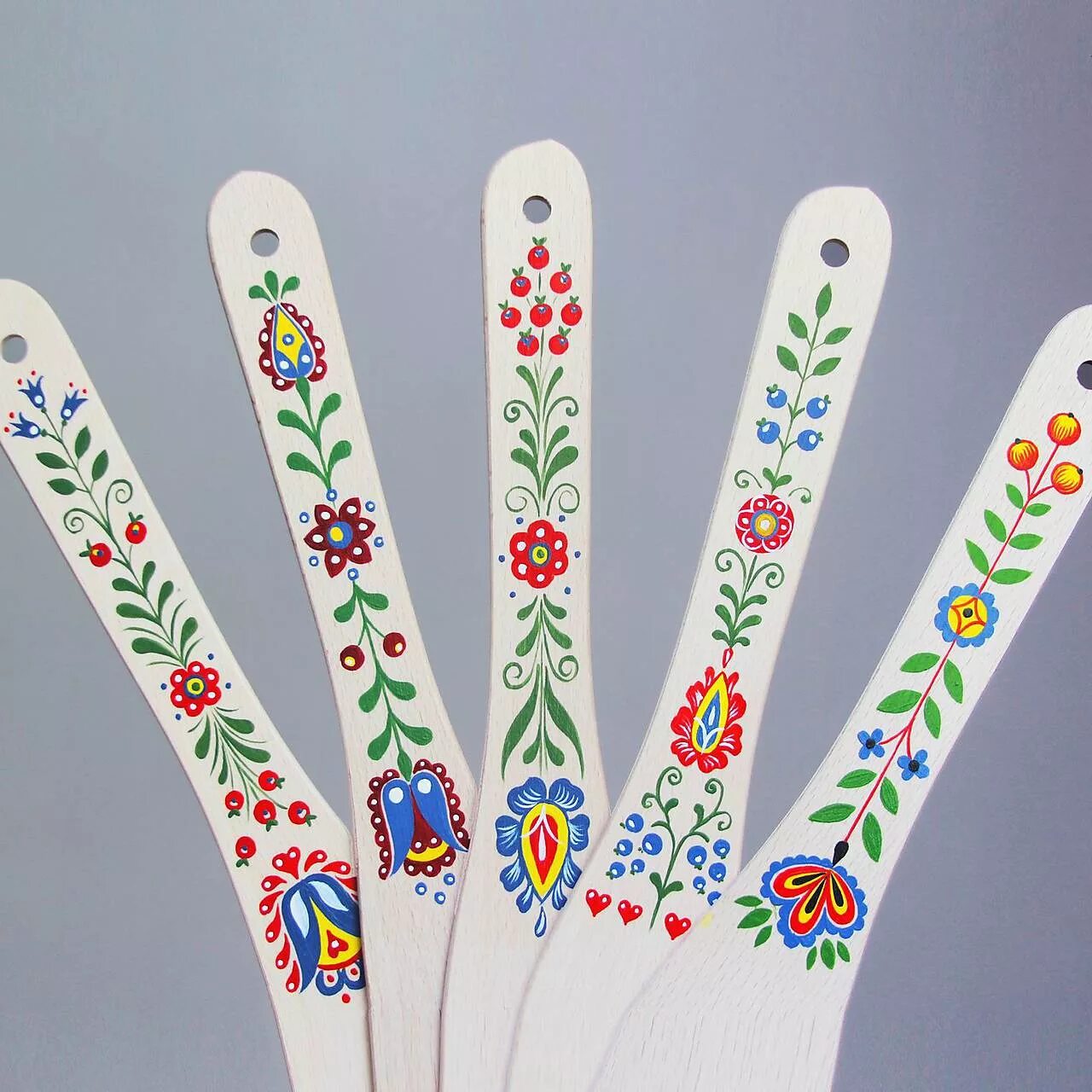 Роспись деревянной лопатки. Роспись лопаточек деревянных. лопатка деревянная с росписью. роспись деревянных лопаток для кухни. расписные лопатки для кухни.