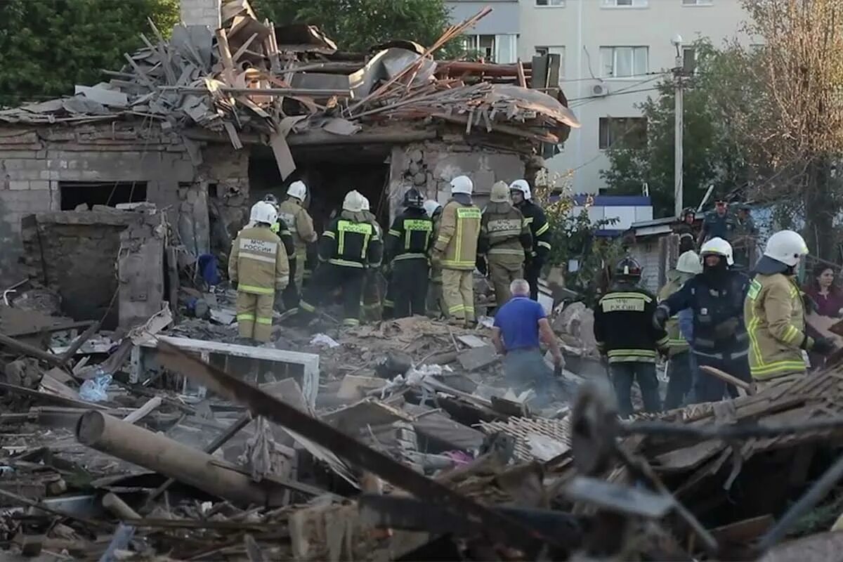 Видео обстрела белгорода 2024. Обстрел Белгорода 3 июля 2022. Белгород разрушения после обстрела ВСУ. Белгород обстрел 2022. Белгород бомбят 2022.