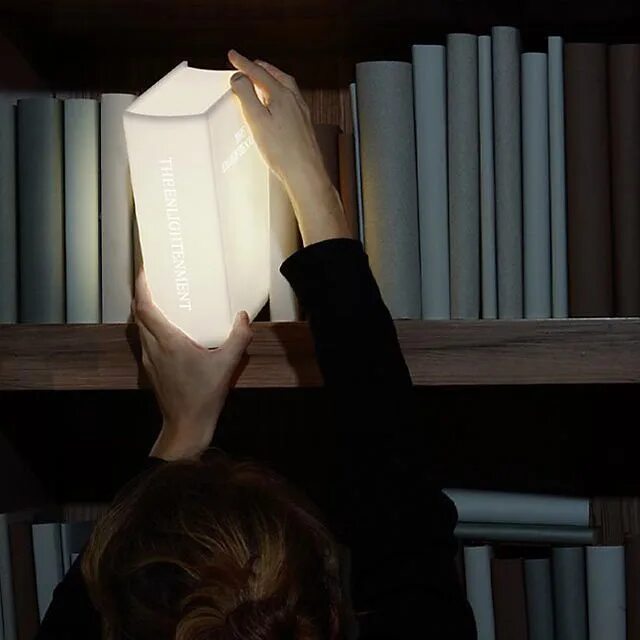 Ламповые чтения. Лампы в библиотеке. Книжный светильник. Светильник в библиотеке. Свет в библиотеке.
