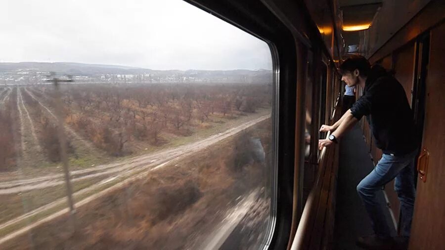 Едут ли поезда в крым. Поездка в Крым на поезде. Путешествие на поезде Крым. Поезд едет в Крым. Путешествие по Крыму на электричке.