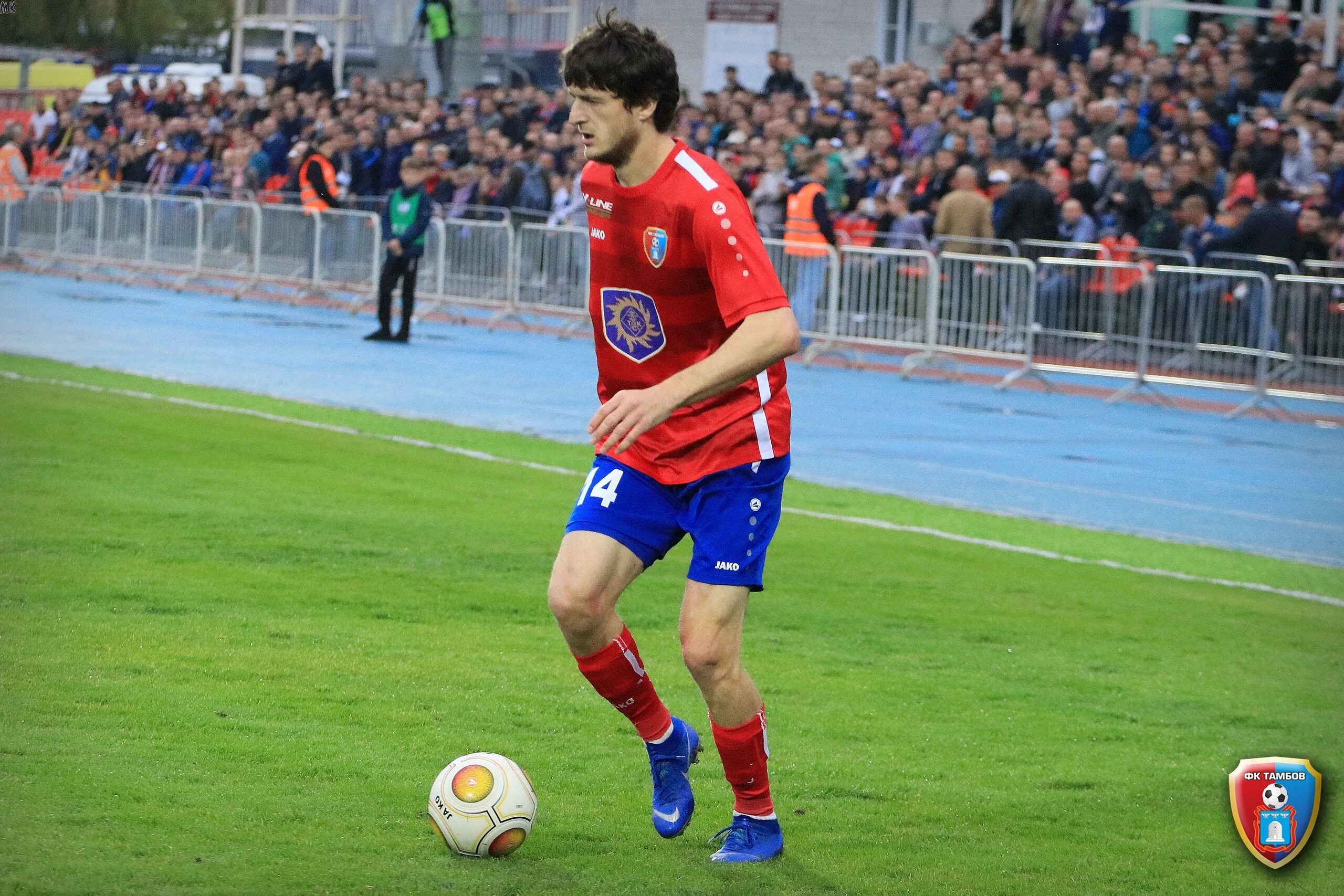 Зенит сокол саратов. Маи футболист. Ислочь комаровский. Лучший игрок бургуненко дмитрий. Дмитрий комаровский футболист.