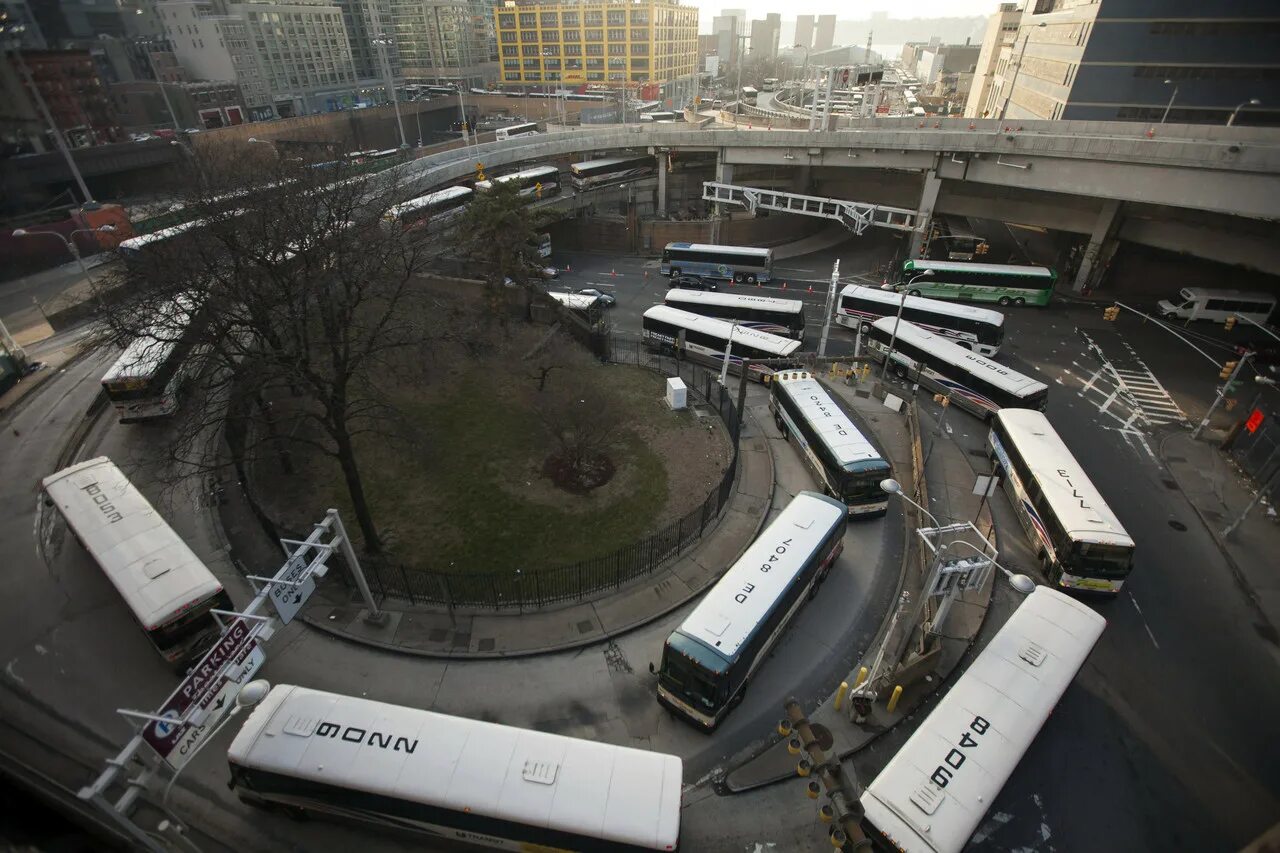 Cold bus terminal. Port authority bus terminal. port authority bus terminal new york. порт аторити автовокзал. автобусный терминал нью-йорка.