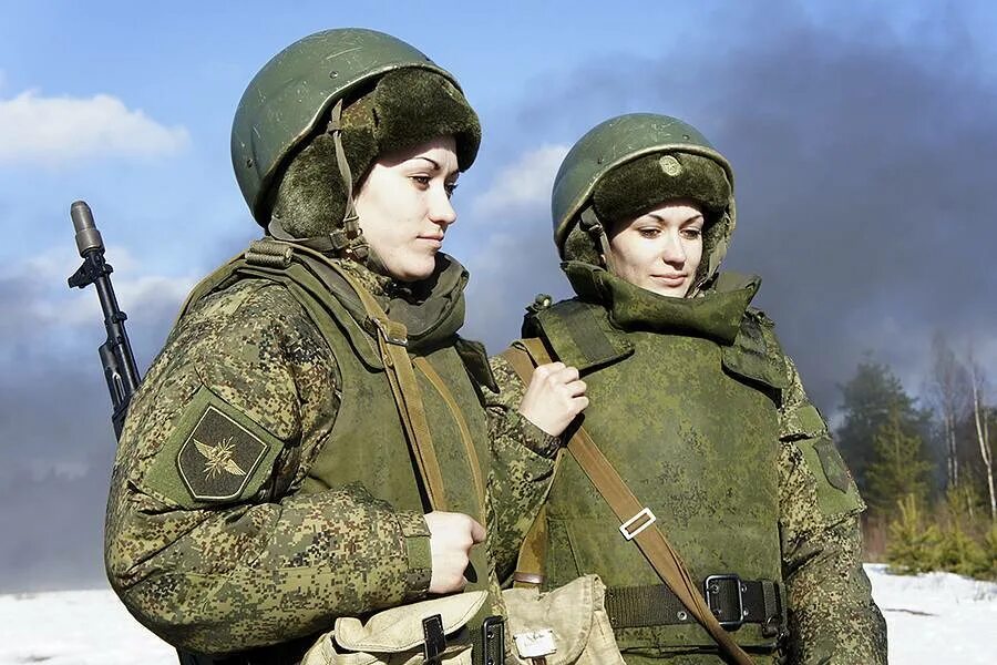 Защитить российский. Женщины военнослужащие. Женщины в Российской армии. Русские женщины военные. Российские женщины военные.