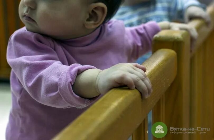 Дети сироты проезд. Малыши в детских домах. детский дом груднички. малыши в доме малютки. сироты в доме малютки.
