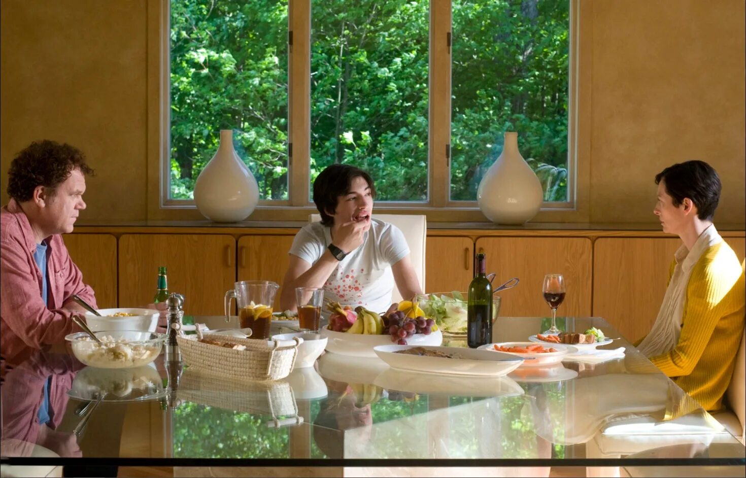 Что-то не так с кевином (2011). Что не так с кевином сюжет. Что не так с кевином сюжет. Эзра миллер we need to talk about kevin. Эзра миллер 2011.