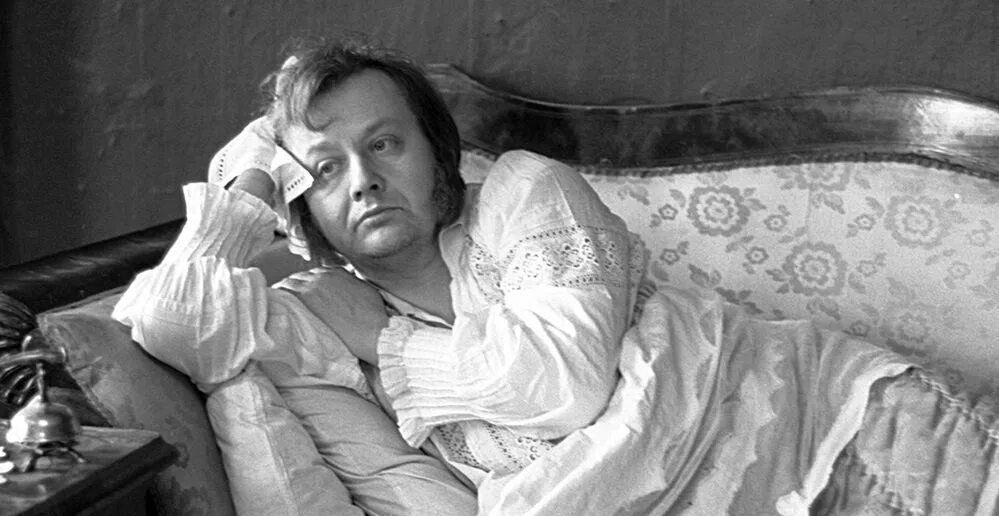 Обломов реализм. Илья ильич обломов табаков. олег табаков обломов. обломов фильм с табаковым. олег табаков в роли обломова.