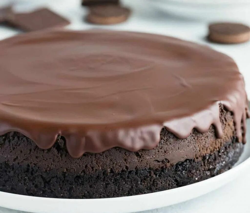 Рецепт шоколадного чизкейка в домашних. Чизкейк с шоколадом. Торт Cheeseberry тройной шоколад. Чизкейк тройной шоколад. Чизкейк классический с шоколадом.