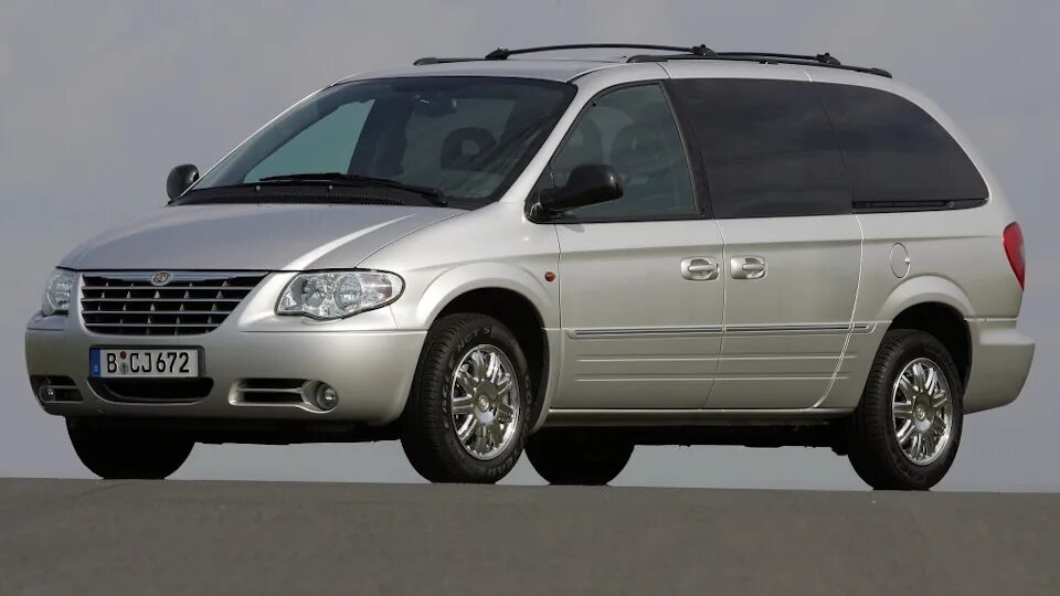 гранд вояджер 4. крайслер вояджер 3 поколения. минивэн chrysler grand voyager. минивэн гранд вояджер. крайслер гранд вояджер 2001.