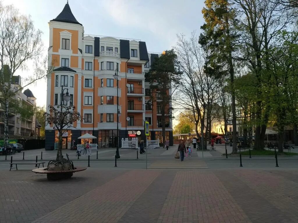 Зеленоградск температура сегодня. Альт Платц Светлогорск. Альт Платц Раушен Светлогорск. Альт Платц Престиж Светлогорск. Тихая гавань Светлогорск.