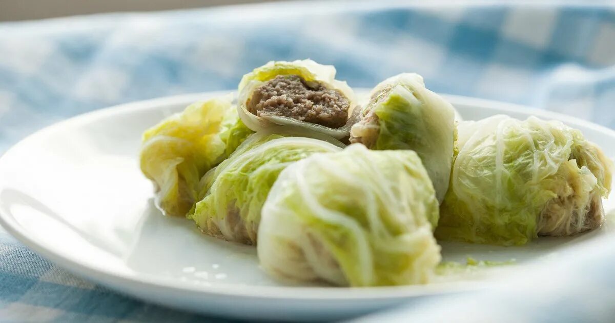 Голубцы из свежей капусты в мультиварке. Голубцы на пару. узбекская кухня голубцы. узбекские голубцы из капусты. кухня узбечки голубцы из капусты.