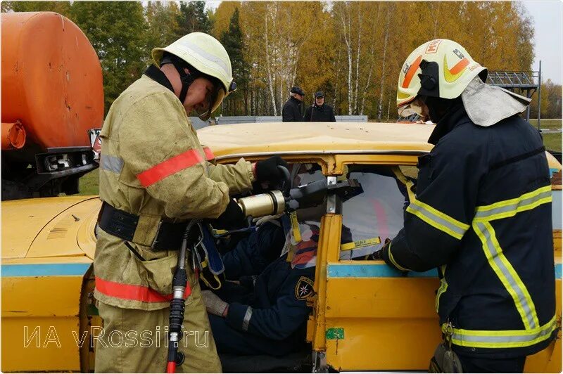 Квалификация спасателей. Сдача на квалификационный спасатель. База спасателей мчс изнутри. Допуск бригады к работе. Путин спасатель.