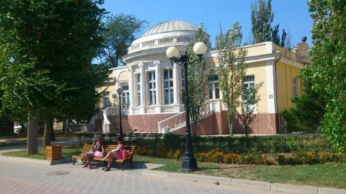 Центр евпатории улица. Центральная курортная поликлиника евпатория. городская больница евпатория. дача валькирия евпатория. курортная поликлиника заря махачкала.