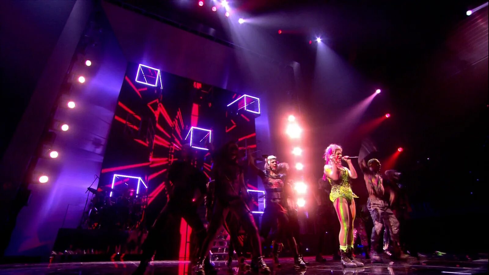МТВ 2010. Kesha Live. Kesha 2010 Stage.