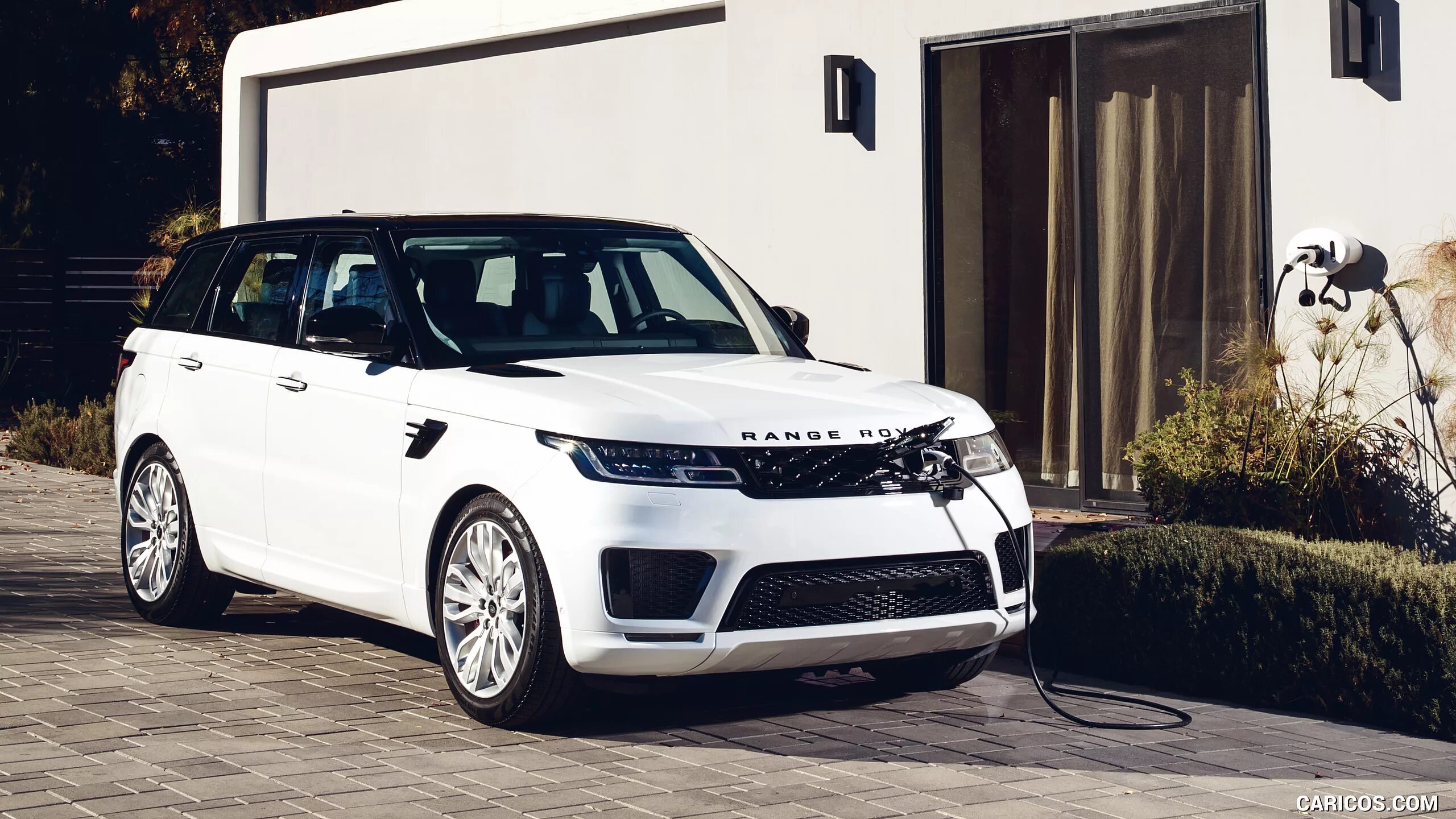 Рендж гибрид. Рендж Ровер PHEV. Рендж Ровер гибрид 2019. Range Rover PHEV. Рендж Ровер спорт PHEV.