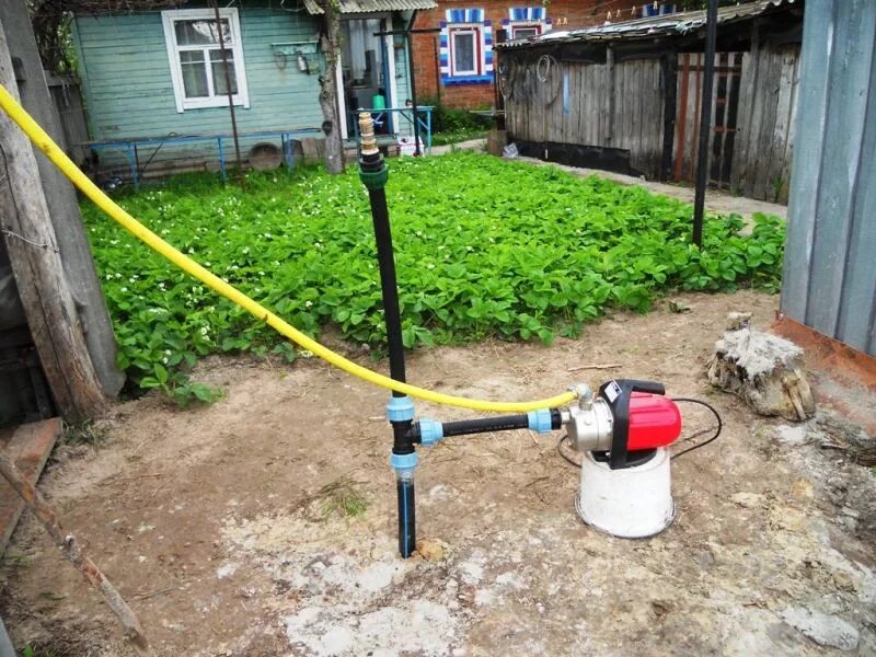 Благоустройство скважины на даче. Скважина на воду. Трубы для летнего водопровода. Вода в садоводстве. Вода в садоводстве.
