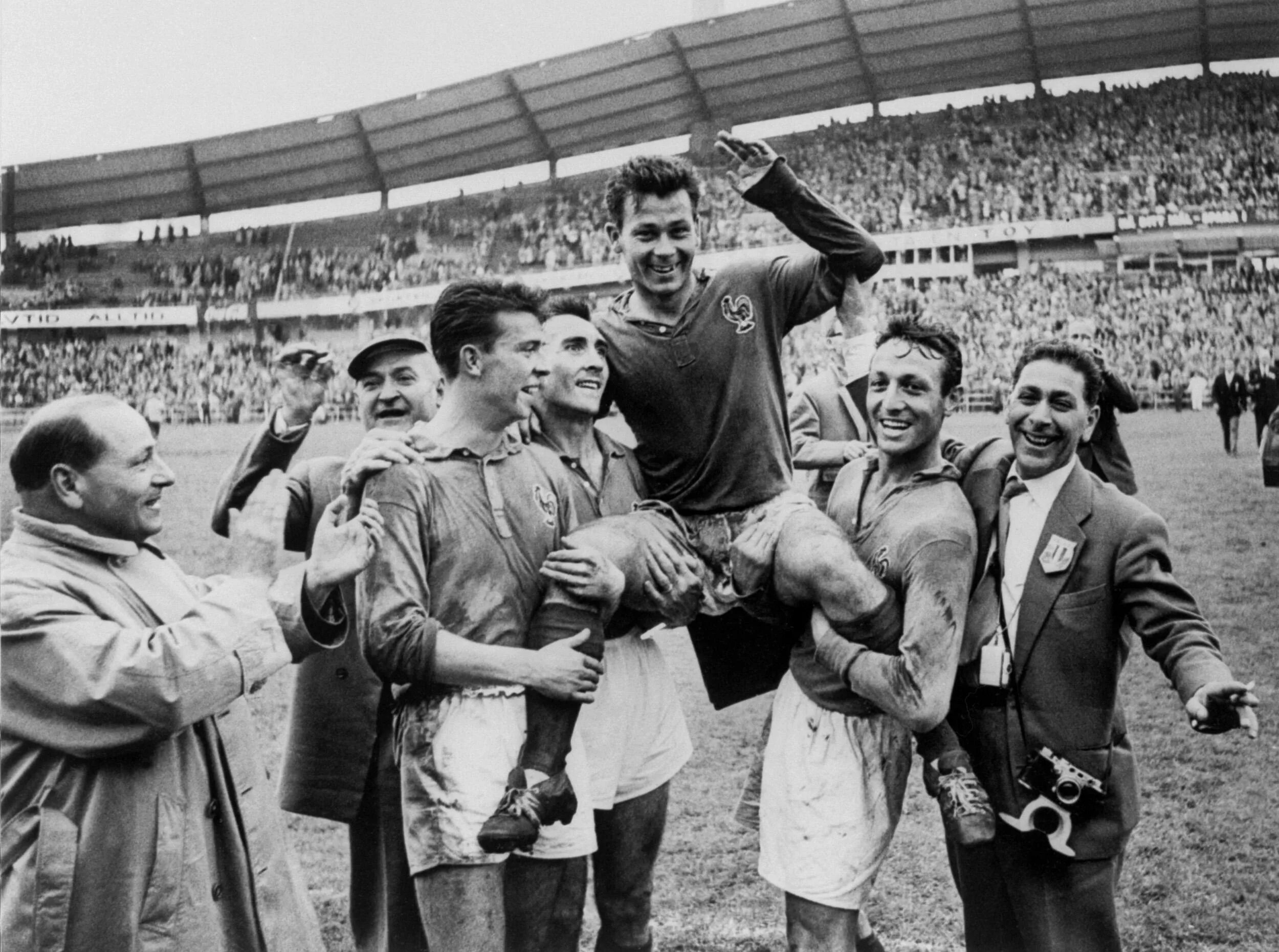 Чемпионат футбола 1958 года. Just Fontaine футболист.