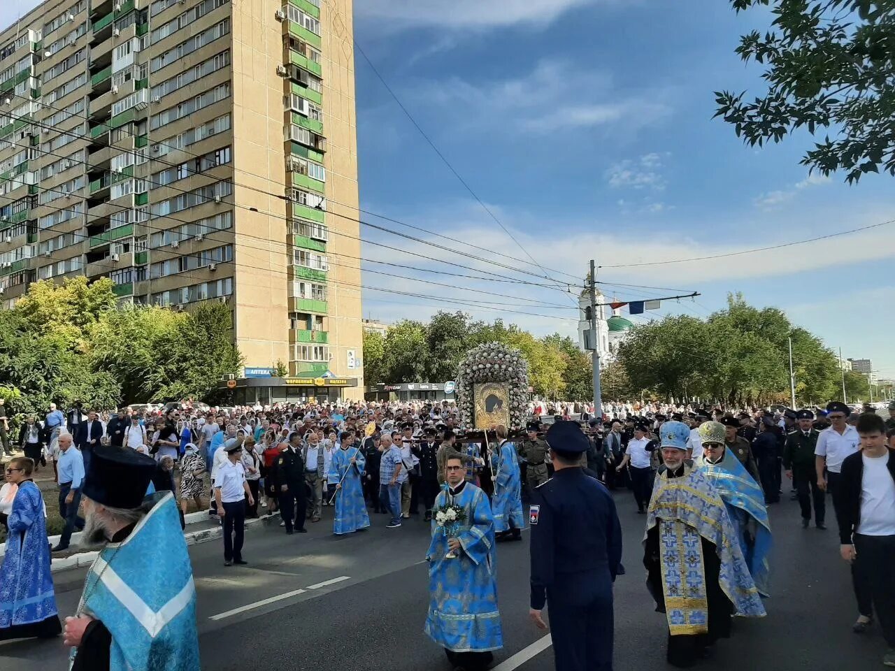 Крестный ход оренбург 2024. Крестный ход в оренбурге. Крестный ход в оренбурге. Фото крестного хода по оренбургу. Икона табынской божьей матери оренбург.