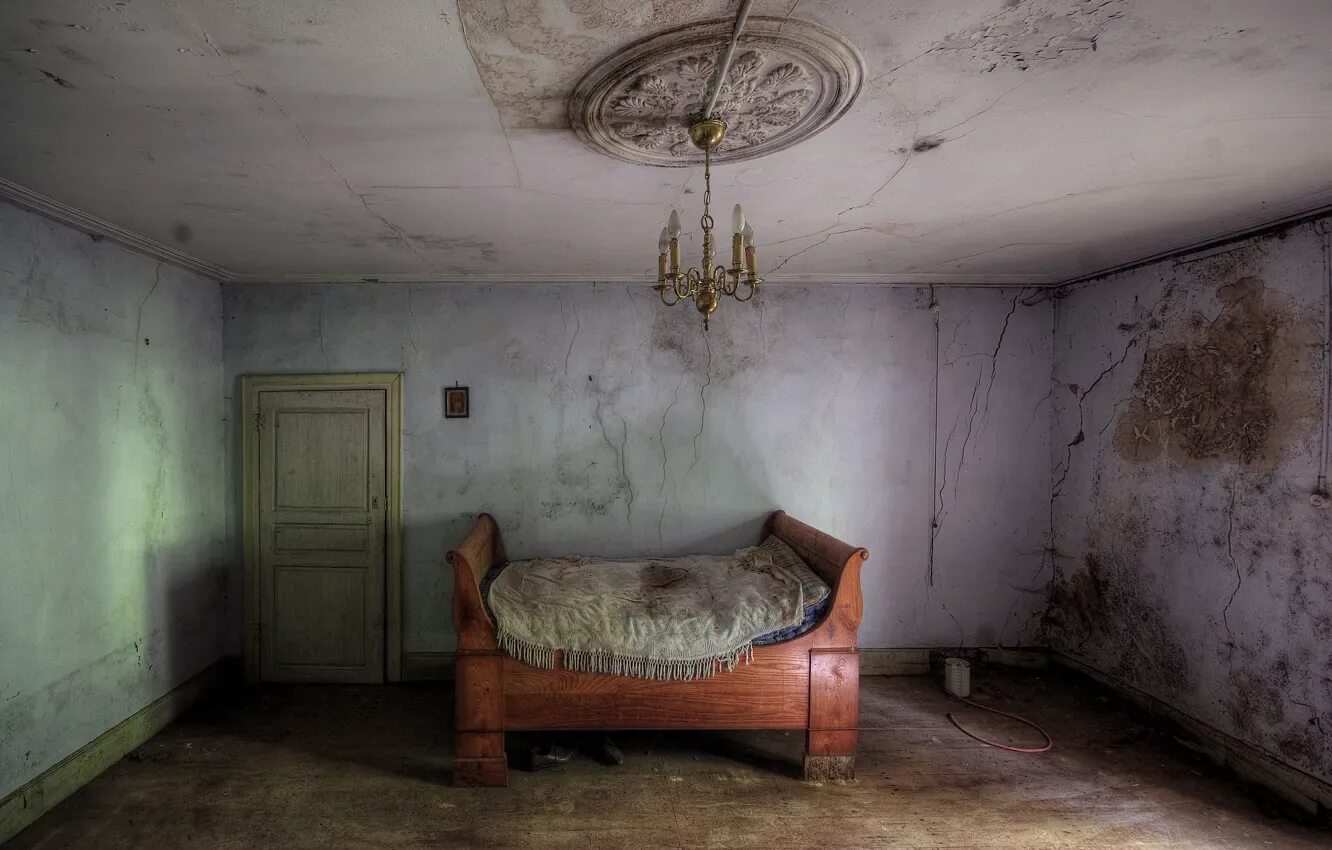 Стремная квартира. Старая комната. страшная комната. ужасная комната. стремная комната.