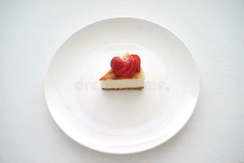 Кусочки льда. Кусок торта. Два небольших кусочка. Кусочки льда. Кусочек шоколадки.