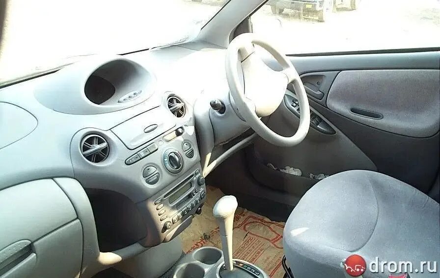 Тойота платц 1 поколение. Тойота платц 2000 салон. Toyota platz салон. Руль тойота витц. Руль тойота платц.