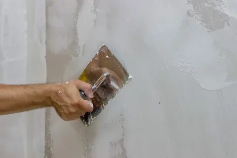 Сначала штукатурка потом шпаклевка