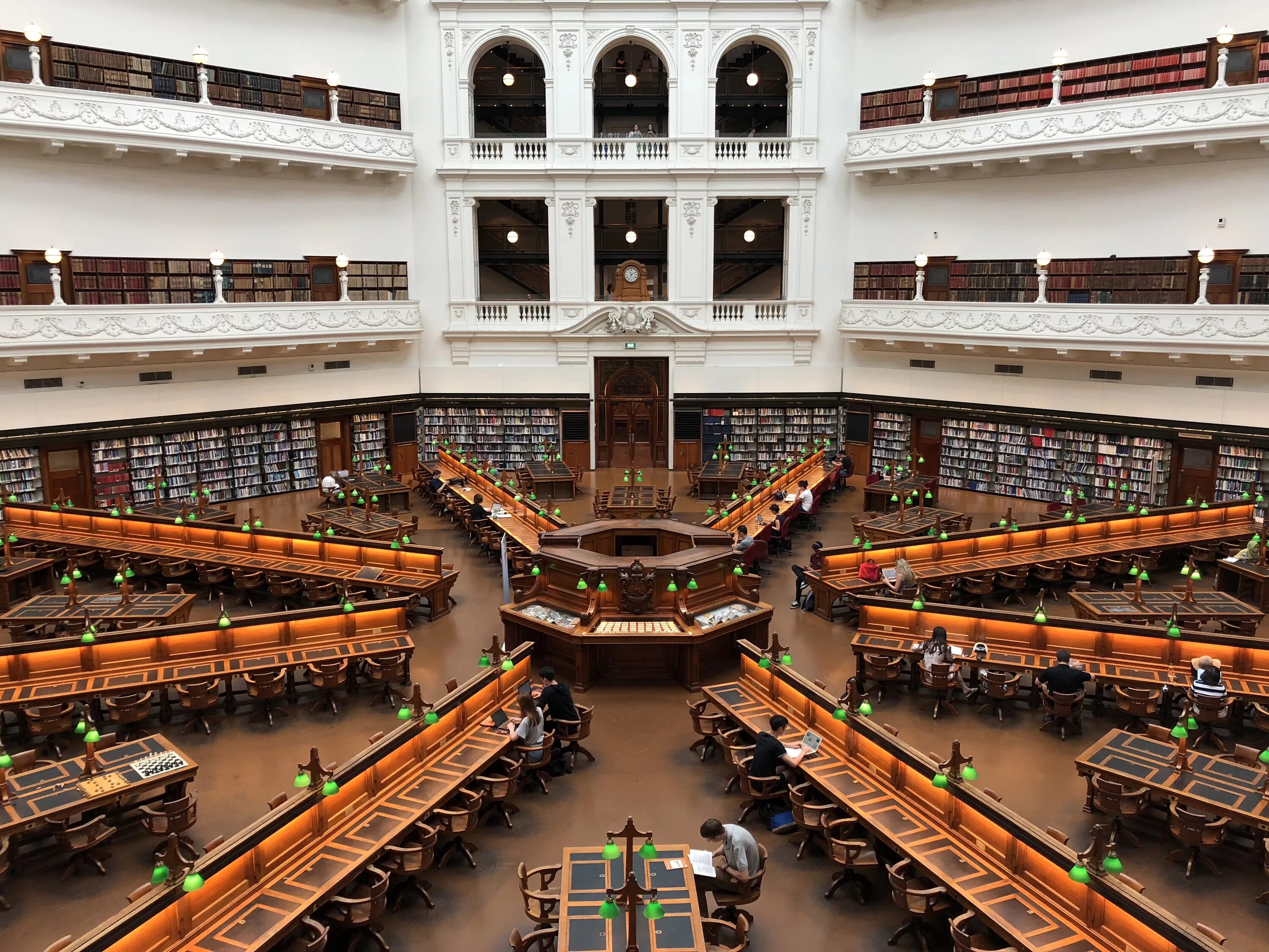 State library. Государственная библиотека Виктории. Публичная библиотека Мельбурна. Национальная библиотека в Мельбурне. Мельбурнский университет библиотека.