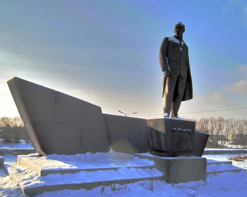 Памятник Леониду Красину Курган. Красин памятник в Кургане. Памятник Красина, город Курган.. Курган памятник Курган.