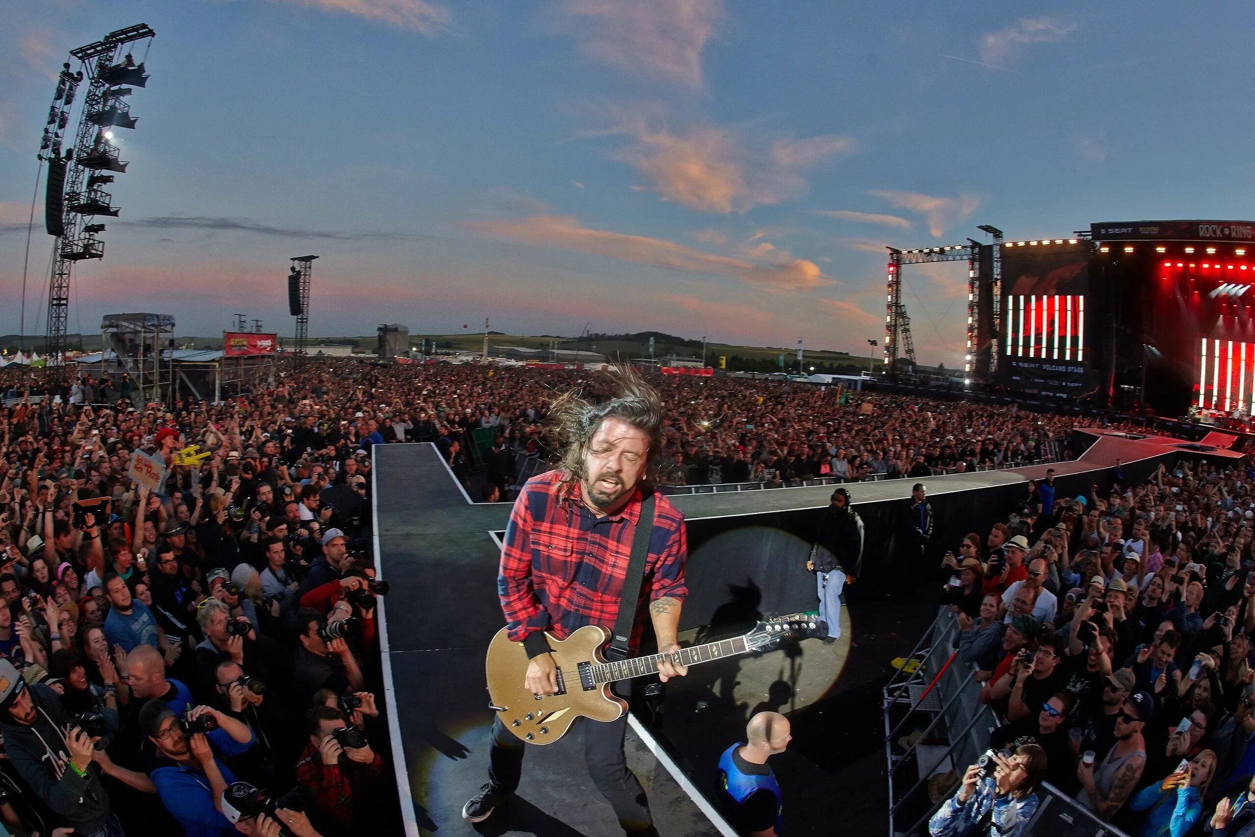 Rock being. Rock am ring сцена. Rock being. Sum 41 фото группы. Rock being.