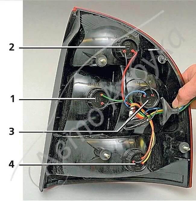 Калина 2 лампочки передних поворотников. Лампочка поворотника ВАЗ Калина 1 задний. Лампа заднего габарита Лада Калина 11193. Лампа заднего фонаря 1118. Как поменять стоп сигнал на калине