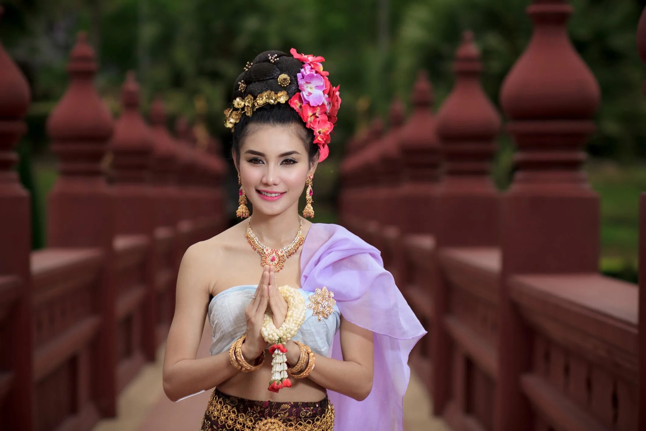 Таиланд девушки. Очень красивые тайки. Тайская девушка в национальном костюме. Красивые тайские девушки.