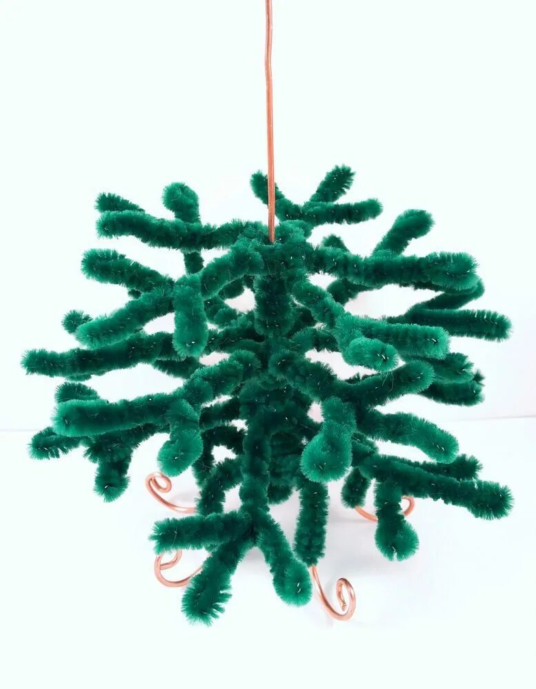 елочка из синельной проволоки. игрушки из синельной проволоки на елку. пушистая елка из синельной проволоки. елочка из синельной проволоки. сделать елку из синельной проволоки своими руками.