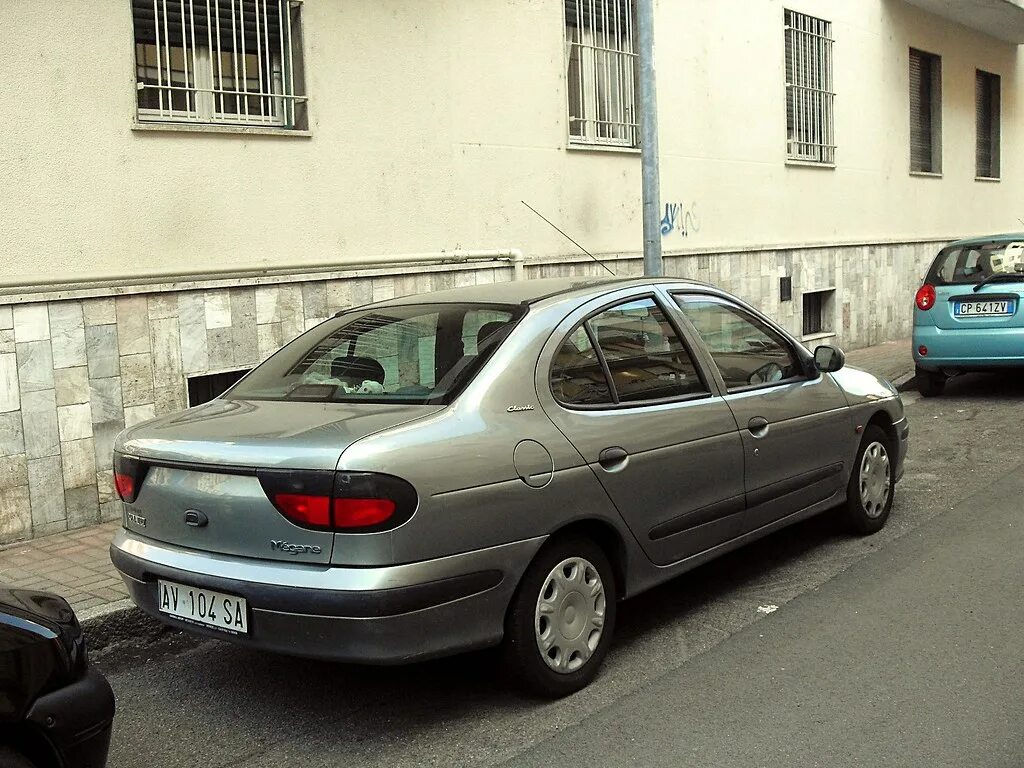 Рено Меган 1998. Renault Megane 1998. Рено Меган Классик 1998. Рено Меган 1998 седан.