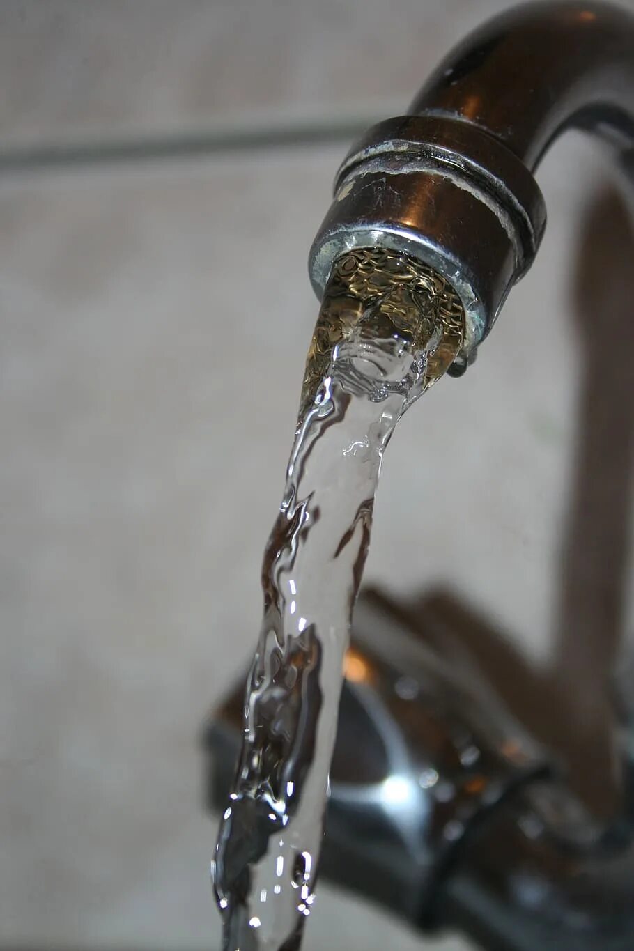 Поток вода кран. Вода из крана. Кран с водой. Проточная водопроводная вода. Струя воды из крана.