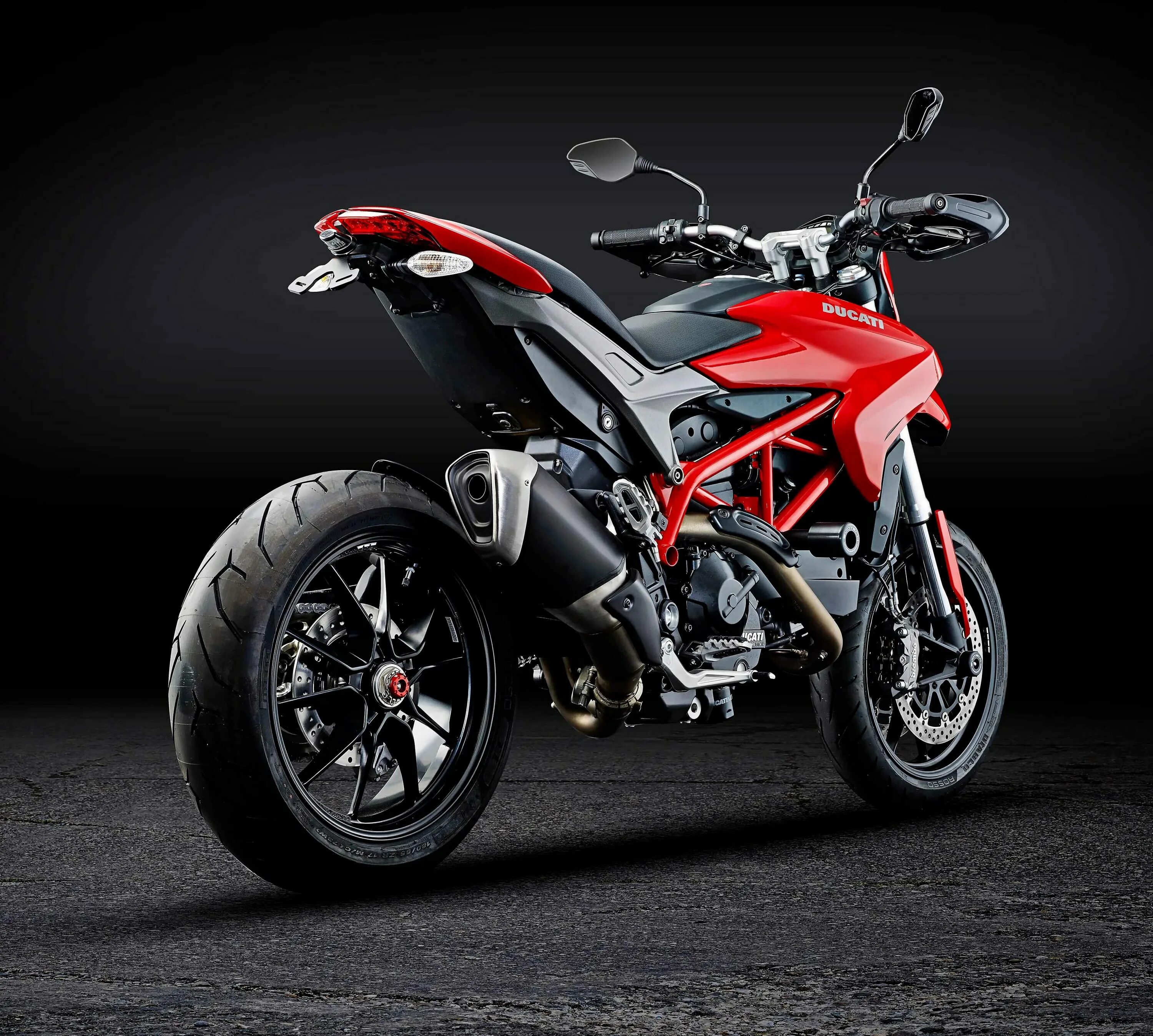 Байк название. Ducati Hypermotard 821. Ducati Hypermotard 821 2013. Ducati Hypermotard 2013. Дукати мотоцикл кросс.