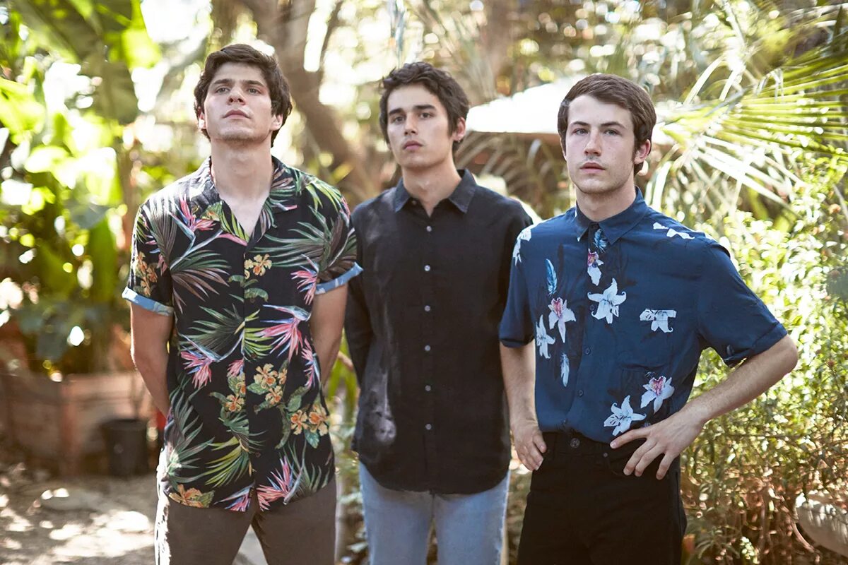 Дилан Миннетт группа. Группа wallows. Wallows Dylan. Wallows солист. These days more and more people