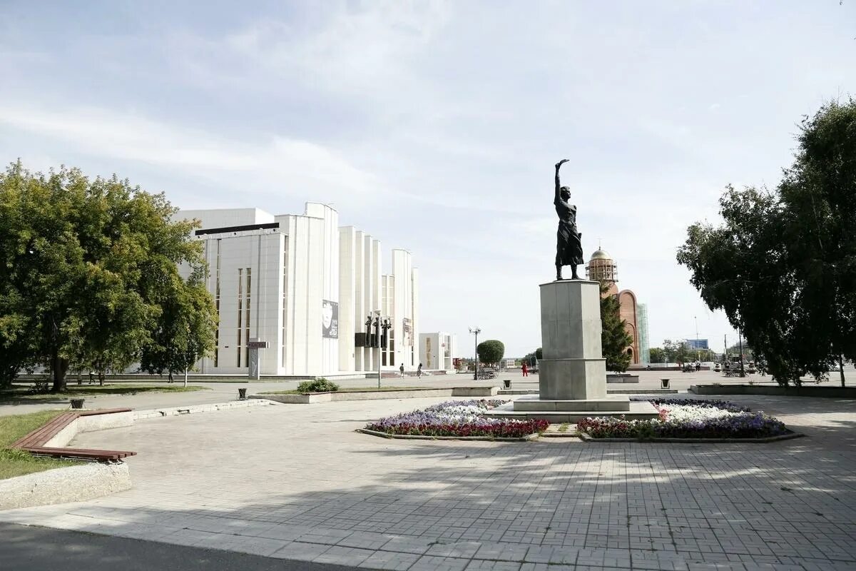 Городской сайт кургана. Троицкая площадь Курган. Город Курган Троицкая площадь. Троицкая площадь Курган улица Ленина. Центральная площадь Курган.