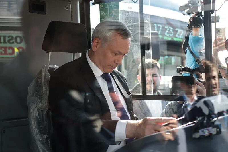 В троллейбусе из 120 мест. В троллейбусе из 120 мест. Троллейбус. В троллейбусе из 120 мест. 01 горожанин кабина.