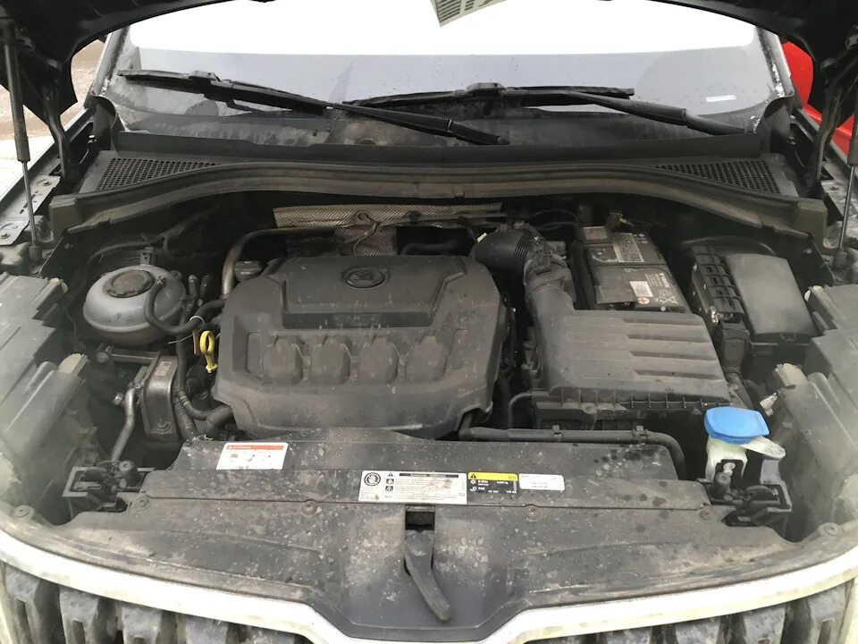 Skoda kodiaq двигатель. Подкапотное пространство skoda kodiaq. под капотом шкода кодиак 1.4. шкода кодиак подкапотное пространство. двигатель шкода кодиак 2.0 дизель.