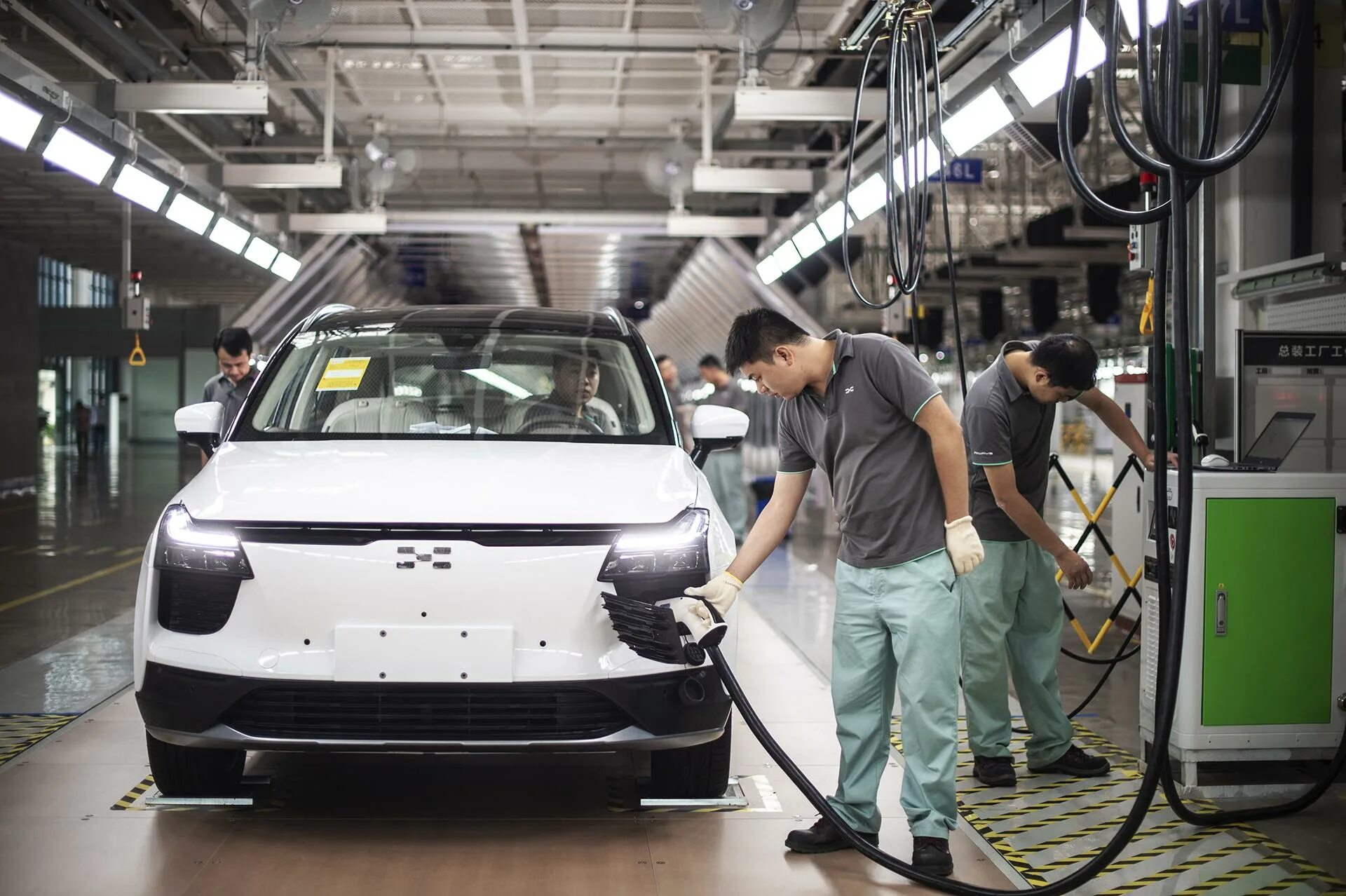 Tesla motors автомобили tesla. Производители электрокаров. Липецкая область завод электромобилей. Автомобилестроение тесла. Завод тесла в сша.