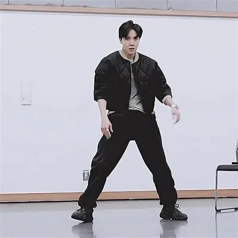 Джей хоуп. J hope dance practice. Танцы джей хоупа. J hope dance. Хосок в красном костюме.