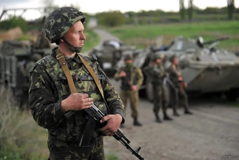 В москве есть военное положение. Военное положение. Что такое военное положение в армии. Военный режим. Военное положение картинки.