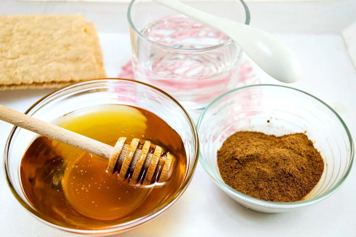 Мед и вода рецепт. Корица с медом для похудения. Вода с медом. Мед корица и вода для похудения. Мед смешанный с корицей.