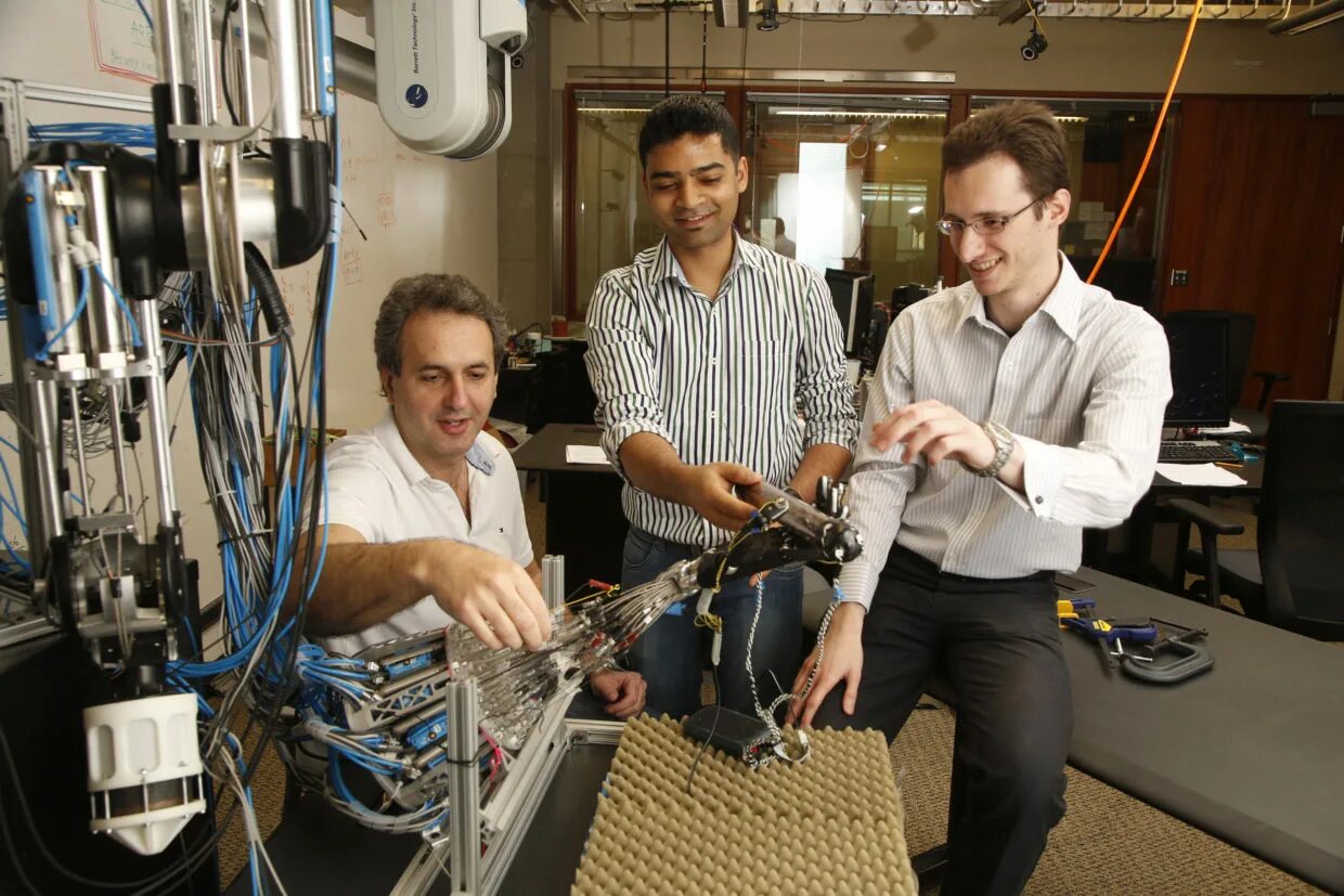 Scientists engineers. Машиностроение. Ученый инженер. Инженер конструктор машиностроение. Ученый инженер.