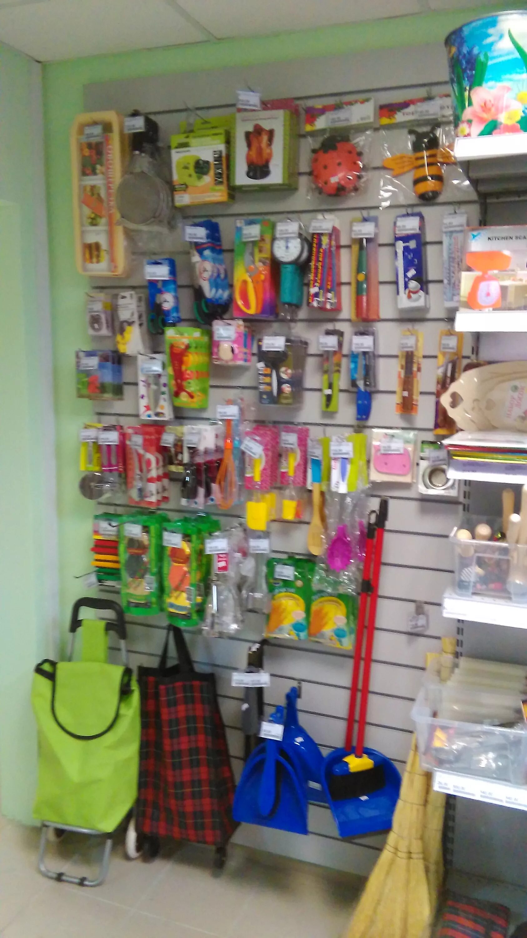 Хозтовары под. Хозяйственные товары. xoztovar. магазин хозтоваров. бизнес магазин хозтовары.