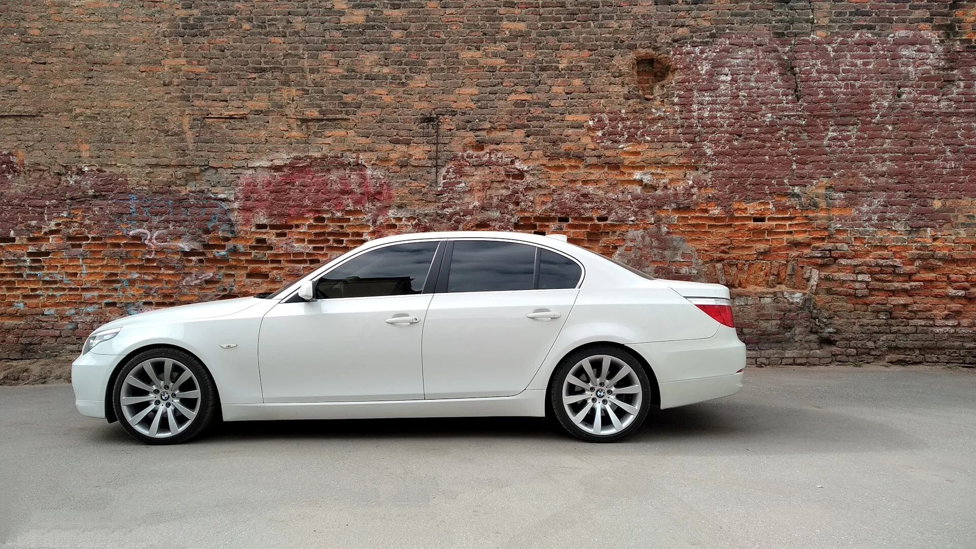 Белая е60. Е60 218 стиль. 123 BMW e60. BMW e60 218 стиль. BMW e60 на стиле.