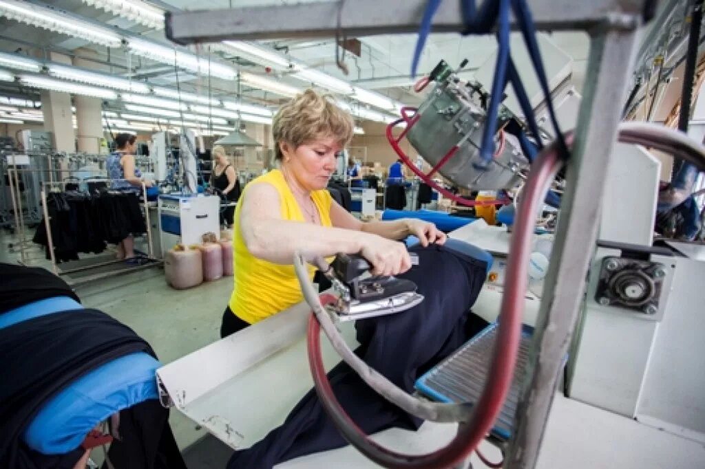 Виноводочный завод псков.  зао «швейная фабрика «славянка». Крупнейшие сельскохозяйственные предприятия псковской области. Швейная фабрика славянка. «псковской швейной фабрикой «славянка» сайт.