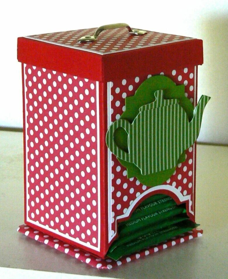 Что можно сделать из коробок своими руками. Поделка коробка. Поделки из коробки. Коробочка для чая из картона. Картонная коробка с чайными пакетами.