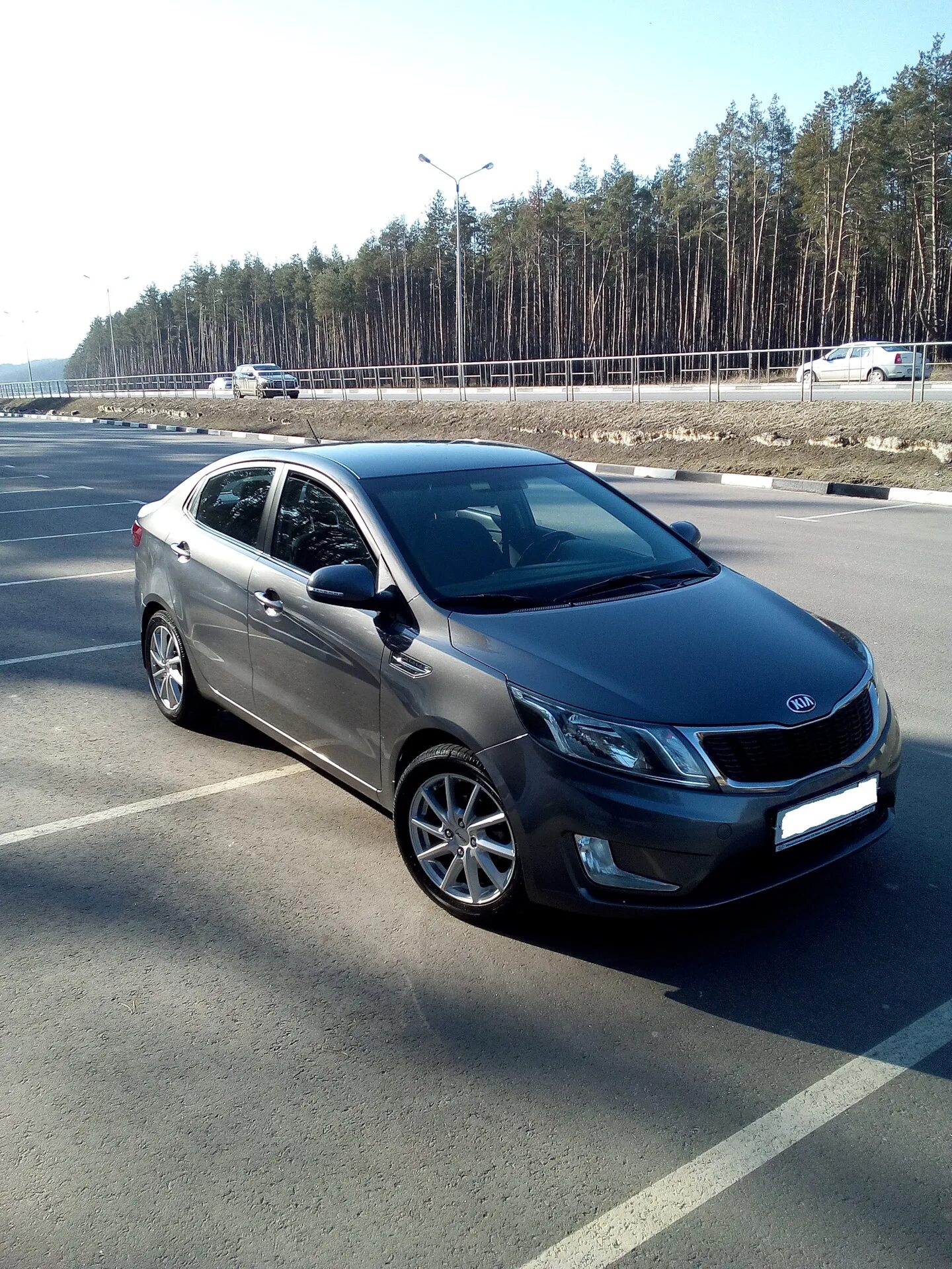 Kia Rio r16 серая. Kia Rio 3 r16. Диски r16 Kia Rio 3. Kia Rio 3 чёрная диски r16. Rio r