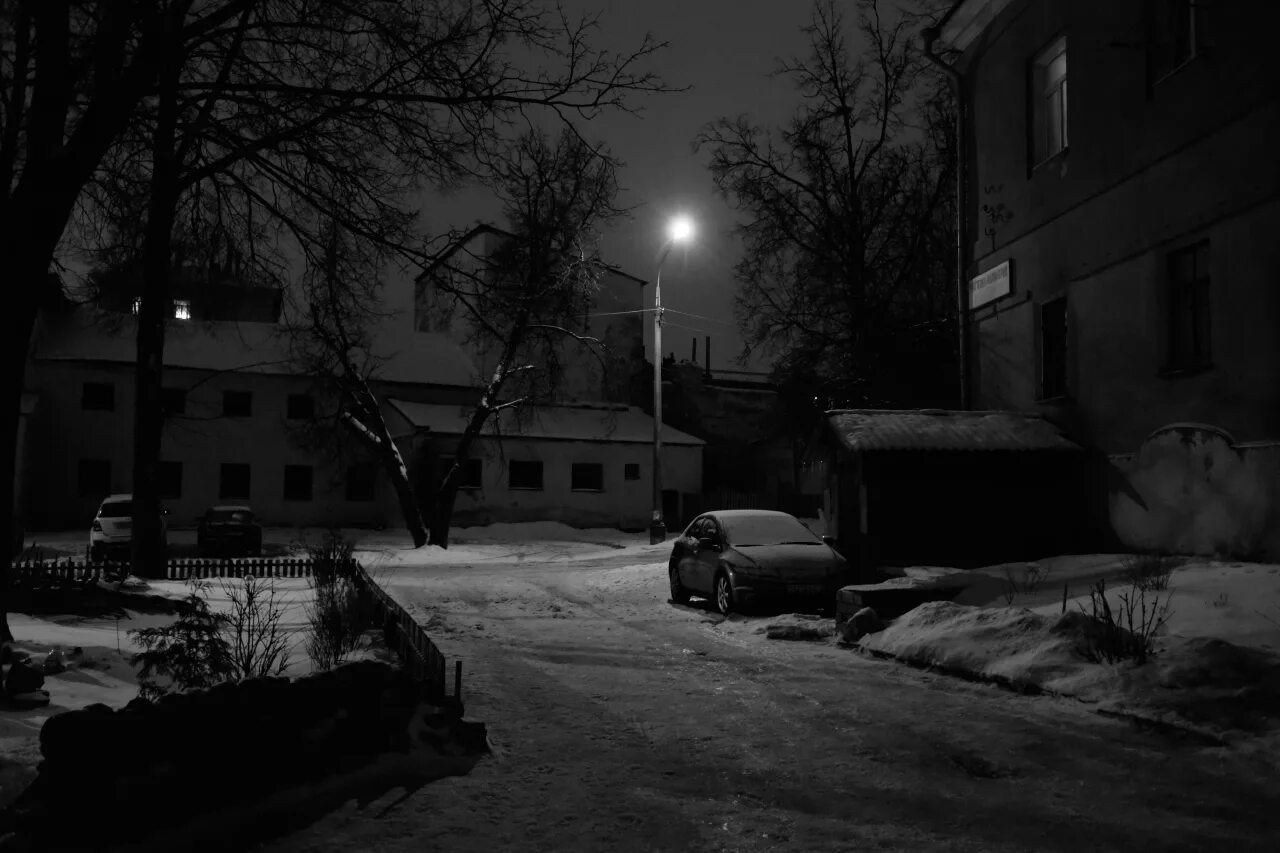 На улице зимой вечером во дворе. Улица двор. Фото вечернего двора. Фото двора зимой вечером. 30 вечером 25